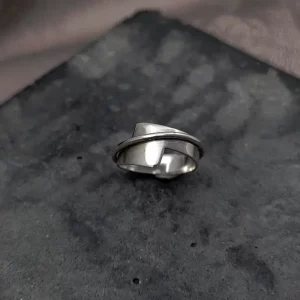 everyday silver saturno ring