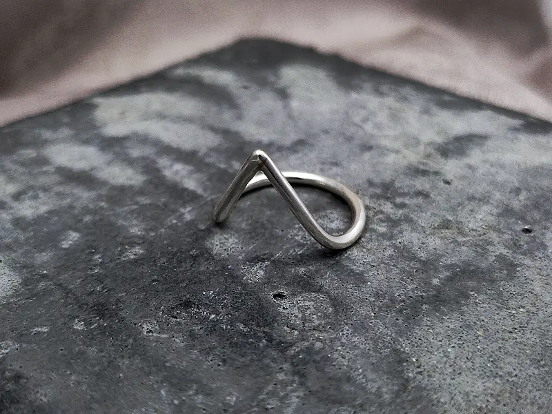 everyday silver chevron ring