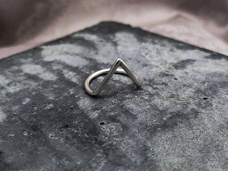 everyday silver chevron ring