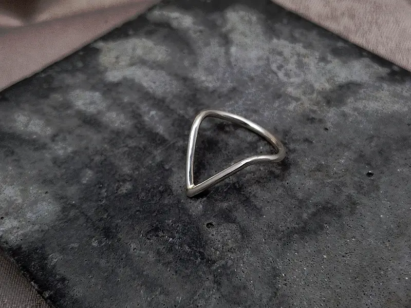 everyday silver chevron ring