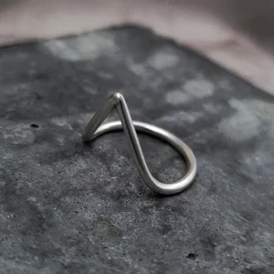 everyday silver chevron ring