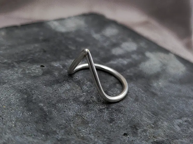 everyday silver chevron ring